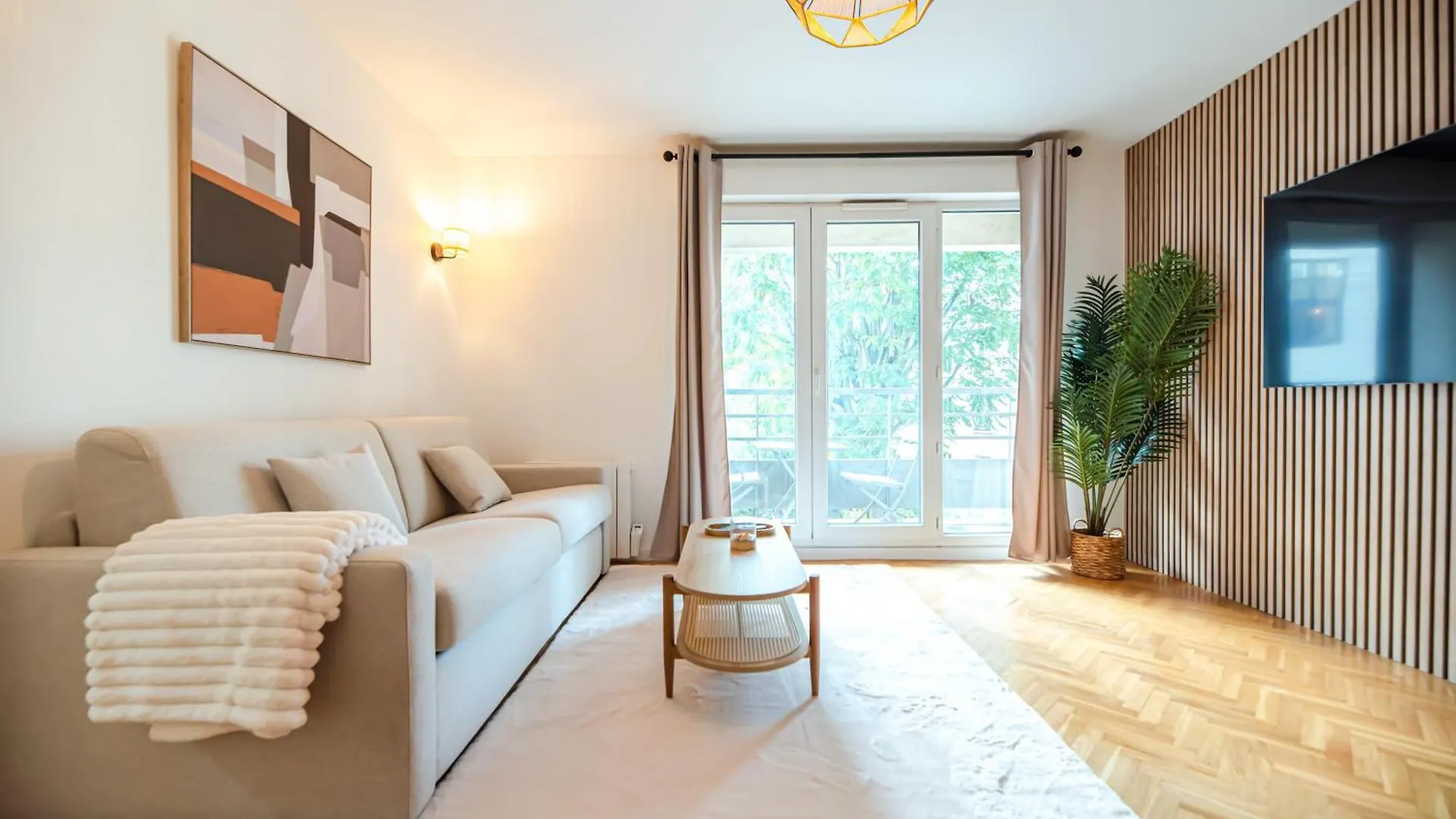 Cia - Flat With Balcony In East Paris, Buttes Chaumont Apartment  Paris