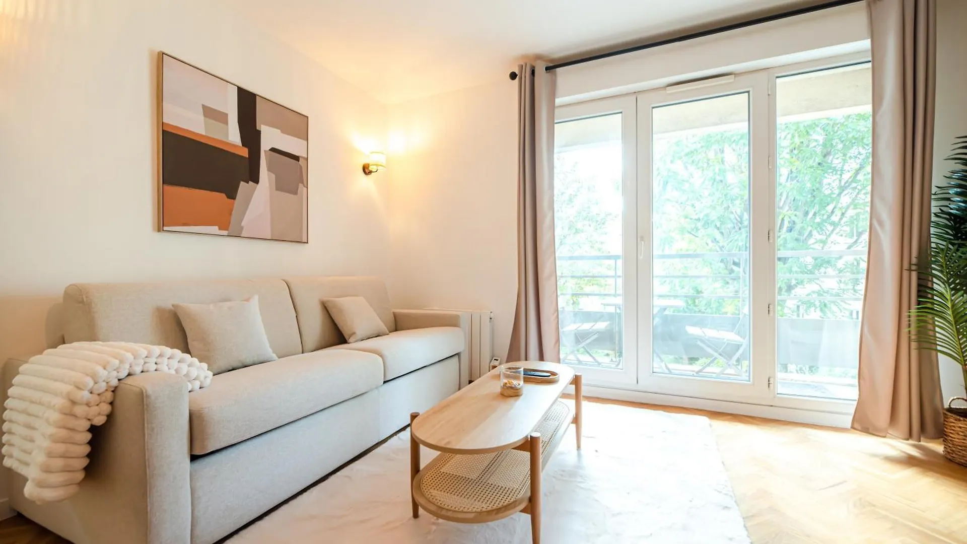 Cia - Flat With Balcony In East Paris, Buttes Chaumont Apartment