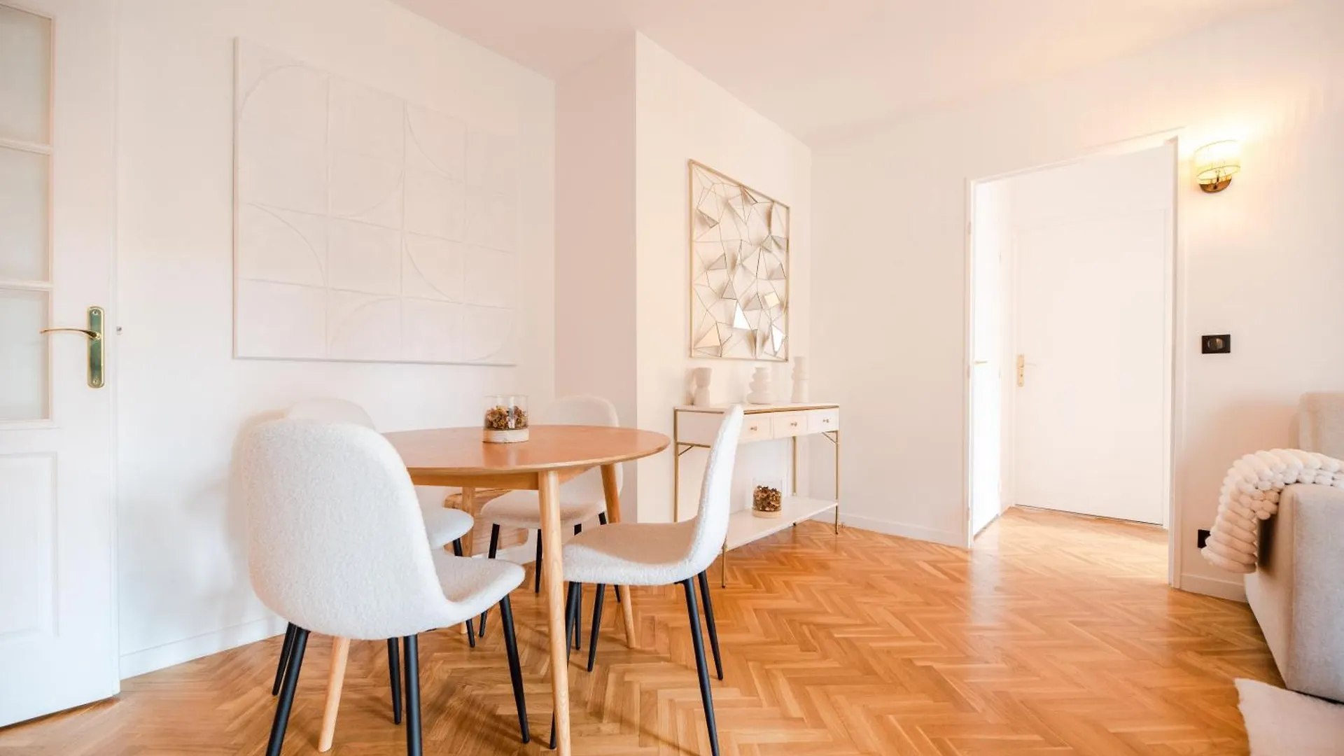 Cia - Flat With Balcony In East Paris, Buttes Chaumont Apartment 0*, Paris
