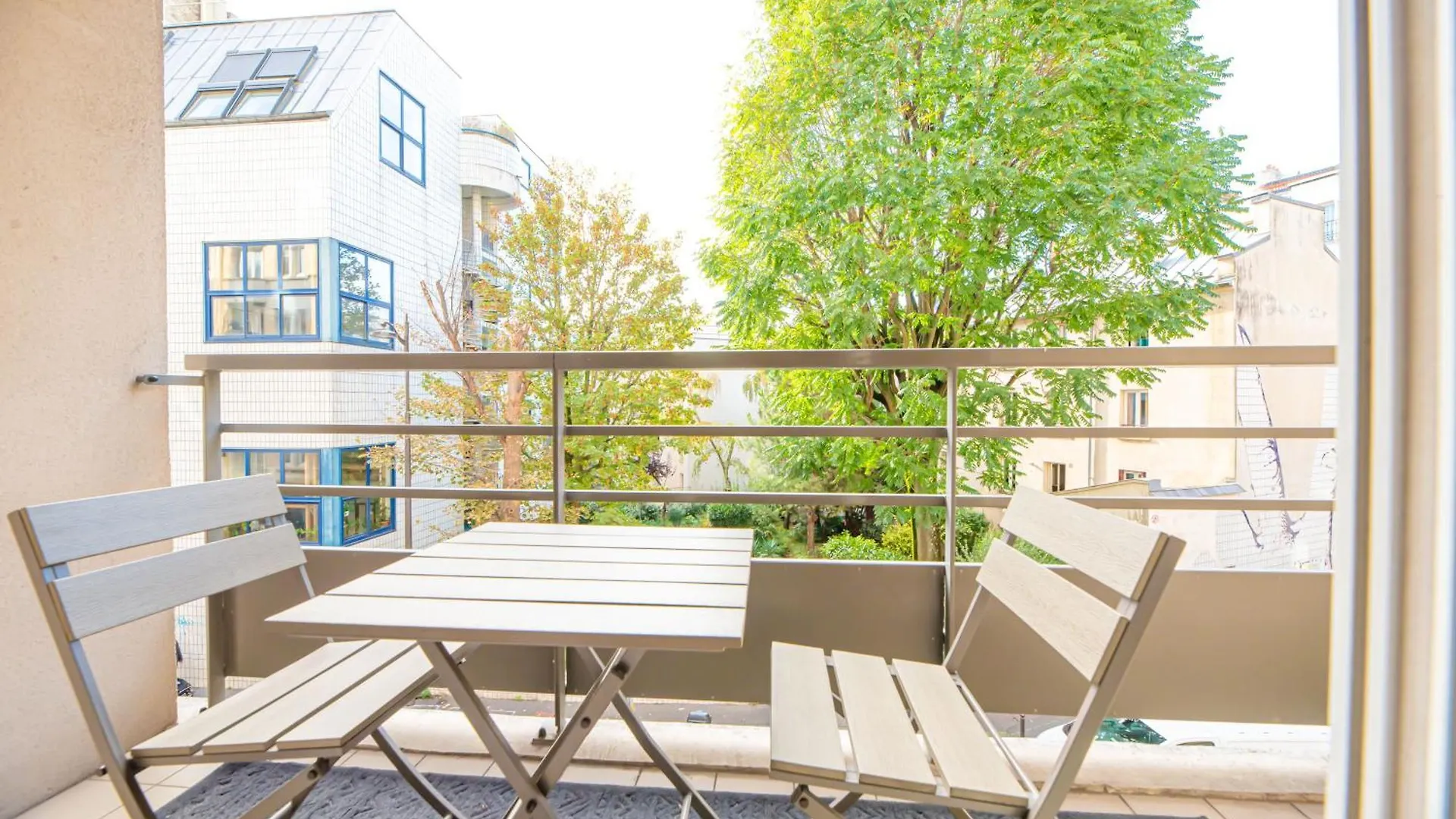 Cia - Flat With Balcony In East Paris, Buttes Chaumont Apartment