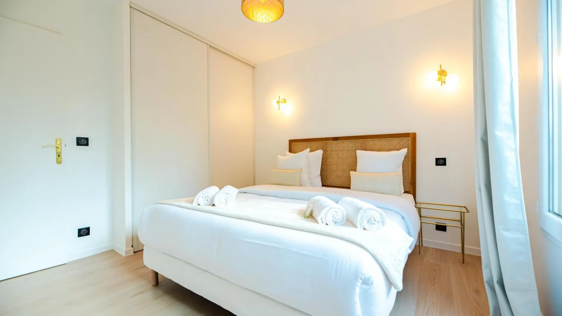 Cia - Flat With Balcony In East Paris, Buttes Chaumont Apartment  Paris