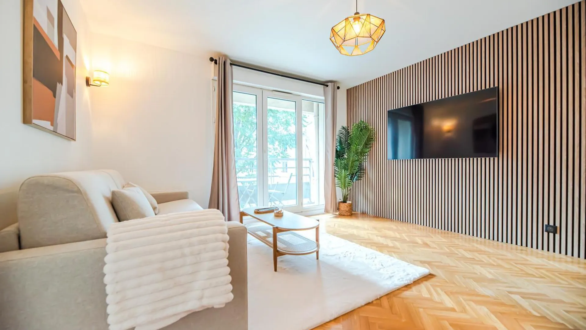 Cia - Flat With Balcony In East Paris, Buttes Chaumont Apartment Paris